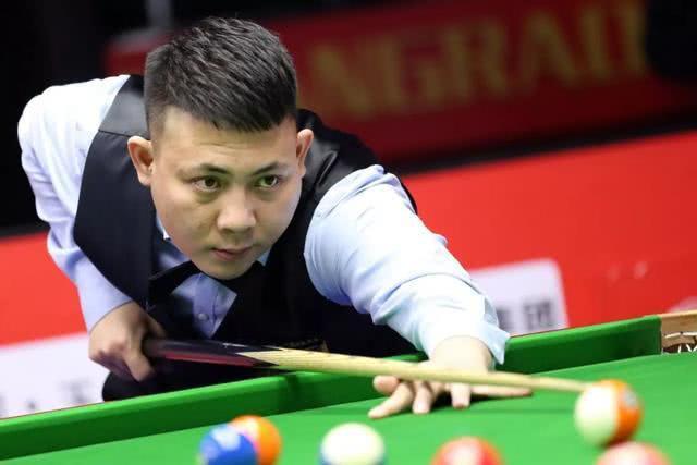 阿尔巴达成迈阿密百场里程碑，获赠纪念球衣+全队合影庆祝