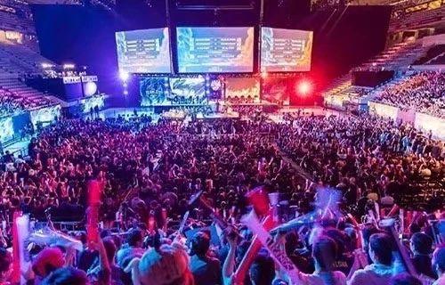 一届全民健 一届全民健